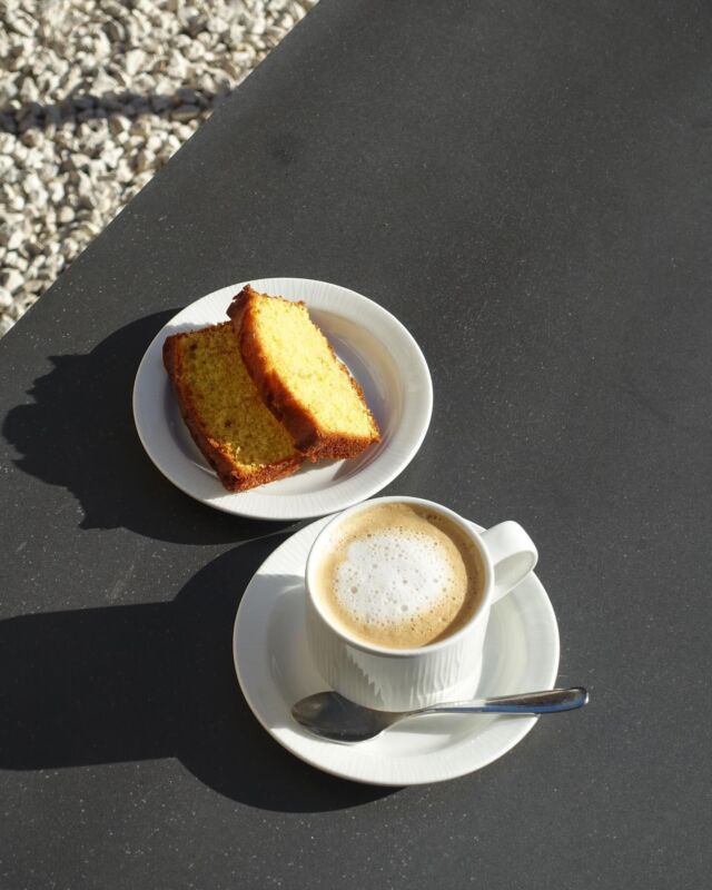 Cappuccino and homemade cake, is there a better way to start the day? 🍰
.
Cappuccino e torta fatta in casa, c’è un modo migliore di iniziare la giornata? 🍰
.
.
#senthoroma #luxuryhostel #roma #travel #explorepage