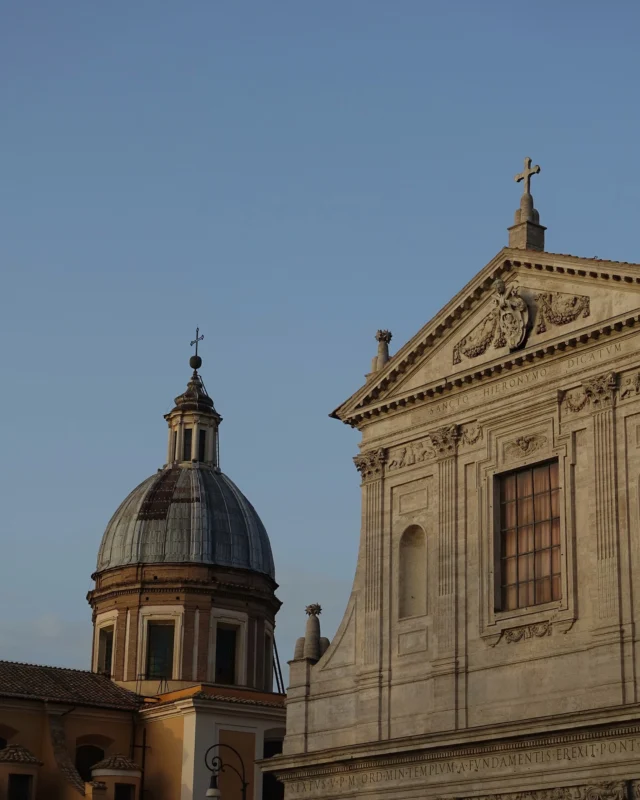 Exploring the Roman summer ☀️
.
Esplorando l’estate romana ☀️
.
.
#senthoroma #luxuryhostel #roma #travel #explorepage